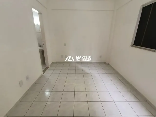 Imagem 12: Alugo Apartamento com 2 Quartos Sendo 1 Suite, Cozinha Ampla com Armários Planej