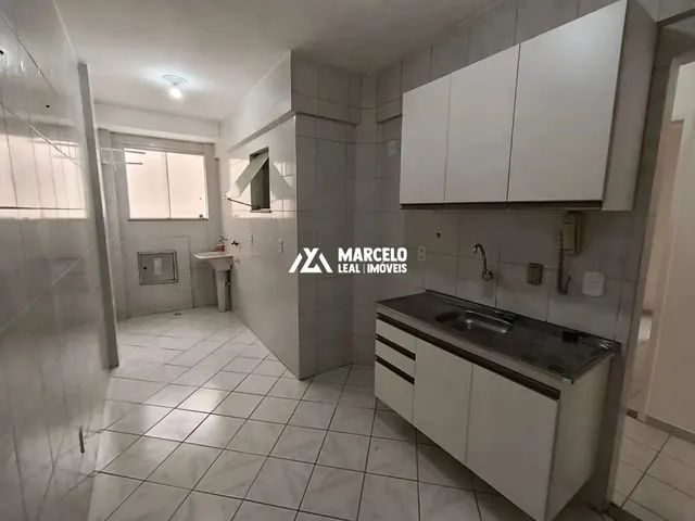 Imagem 9: Alugo Apartamento com 2 Quartos Sendo 1 Suite, Cozinha Ampla com Armários Planej
