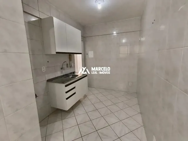 Imagem 13: Alugo Apartamento com 2 Quartos Sendo 1 Suite, Cozinha Ampla com Armários Planej