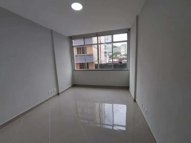 Imagem 1: Apto Centro, Frente, Amplo, Reformadíssimo, Rua 16 de Março, Excelente Preço