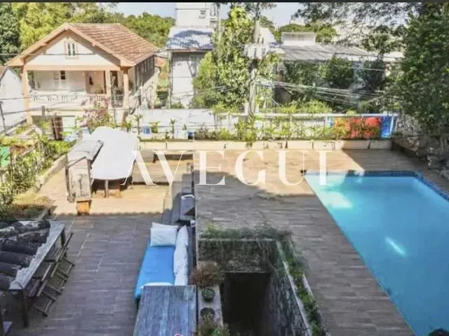 Imagem: Casa de Rua-Triplex / Residencial / Jardim