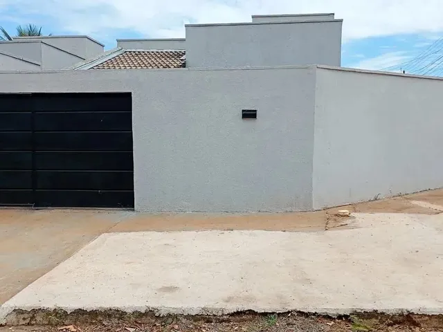 Imagem 8: Casa 2 Qts, Sendo 1 Suíte, Área Gourmet e Garagem Coberta Localizada no Setor Ponta
