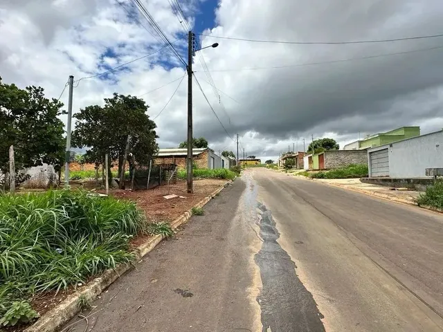 Imagem: Meio Lote para Venda com 180 Metros Quadrados