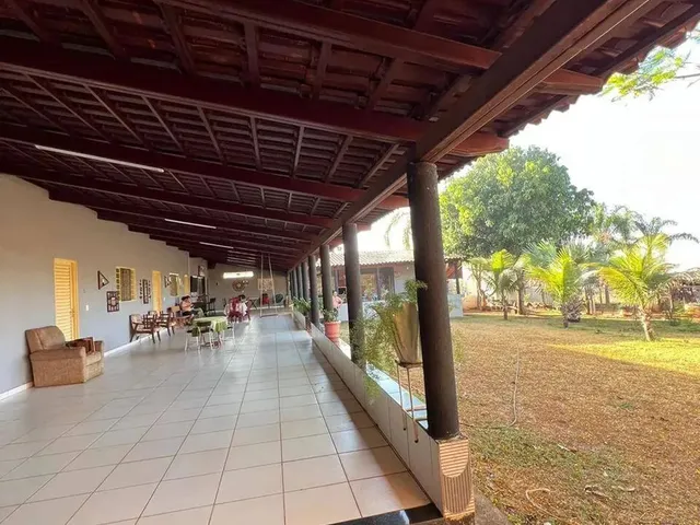 Imagem: A fazenda possui 3 Dormitórios, 3 Suítes, 1.800m² de
