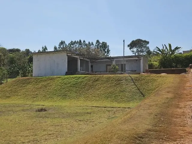 Imagem: Chácara Inacabada em Condomínio Fechado