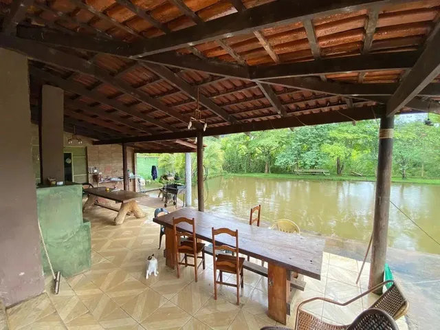 Imagem: Chácara com Represa, Piscina e Córrego