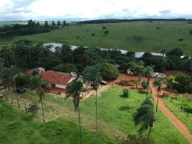 Imagem: A chácara possui 4 Dormitórios, 700.000m² de Área e