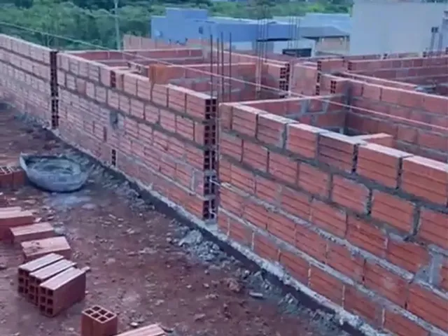Imagem: O terreno possui 2 Dormitórios, 200m² de Área e está