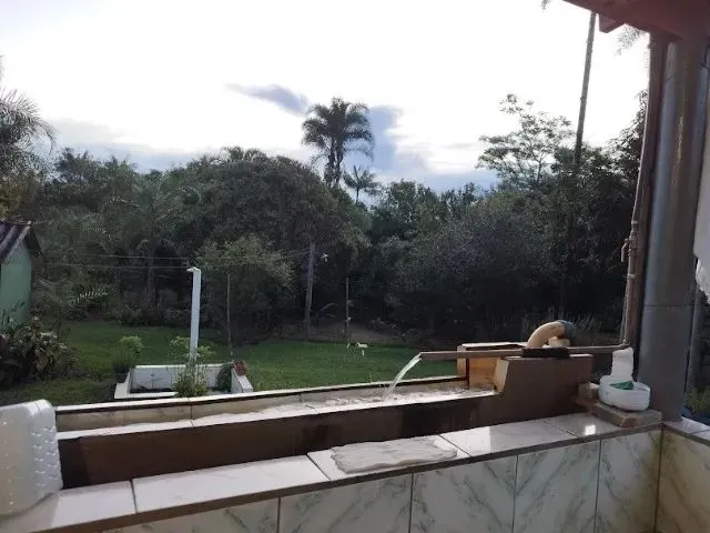 Imagem: Linda Chacara com Bica D´agua Proxima a