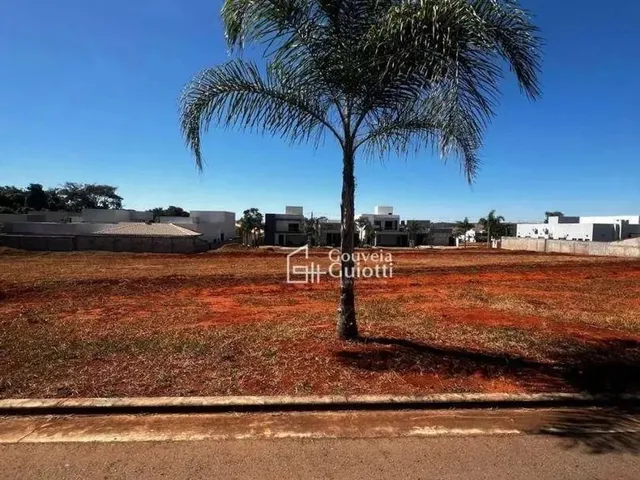 Imagem: O terreno possui 360m² de Área, Imóvel novo e está
