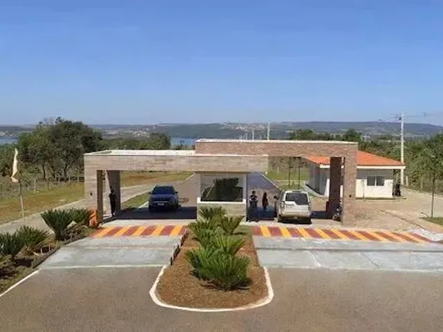 Imagem: O terreno possui 800m² de Área e está localizado em