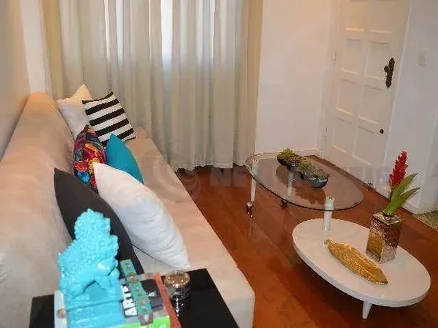 Imagem: O apartamento possui 3 Dormitórios, 1 Banheiro, 2 Vagas na