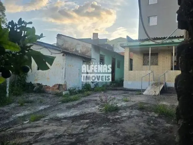 Imagem 1: Excelente Oportunidade: Lote com Construção Antiga de 360M² - Localização