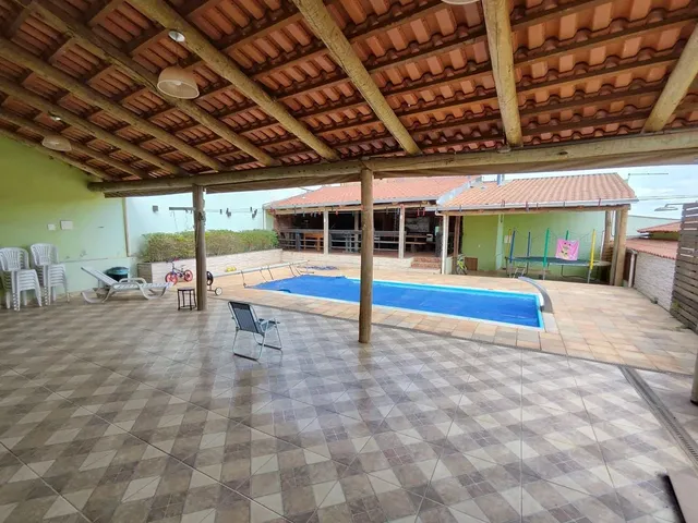 Imagem 4: Casa com Piscina e Quintal para Venda