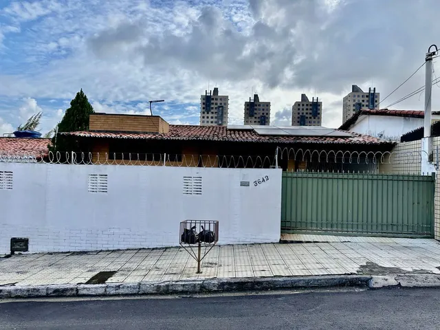 Imagem 9: Casa À Venda, 3 Quartos Sendo 1 Suíte no Bairro de Candelária, Próxima Ao Bairro