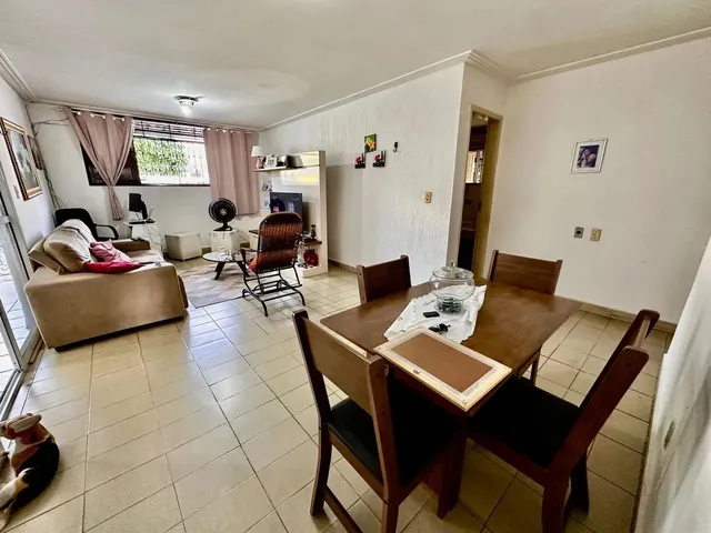 Imagem 2: Casa À Venda, 3 Quartos Sendo 1 Suíte no Bairro de Candelária, Próxima Ao Bairro