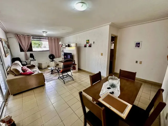 Imagem 3: Casa À Venda, 3 Quartos Sendo 1 Suíte no Bairro de Candelária, Próxima Ao Bairro