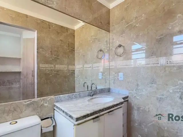 Imagem 4: Sobrado com 3 Quartos Sendo 2 Suítes, com Armários Planejados no Condomínio Villa Di