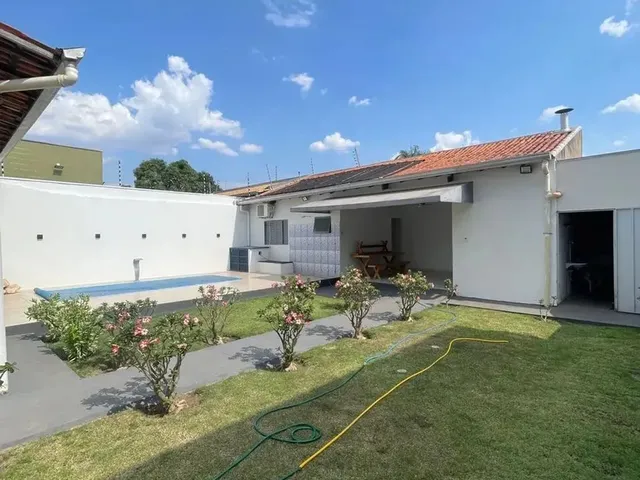 Imagem: Casa Térrea com 4 Quartos e Piscina no