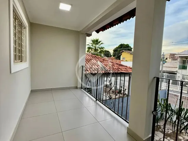 Imagem: Vende-Se Sobrado Reformado em Rua Pública