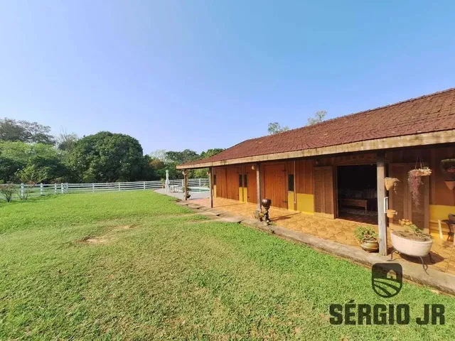 Imagem: Propriedade com 4Ha, 2 Casas, 2 Galpões