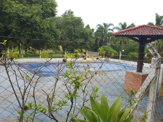 Imagem 5: Casa com Piscina em Condomínio Fechado