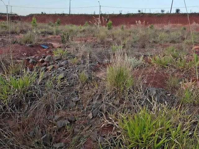 Imagem: O terreno possui 300m² de Área, Imóvel novo e está