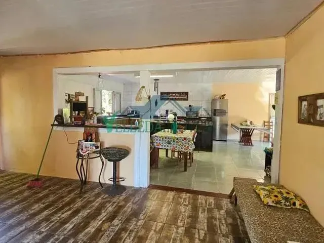 Imagem 2: Velleda Oferece Belo Sítio com Casa Aconchegante e Amplo Terreno, Refúgio em Águas