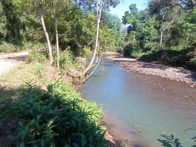 Imagem: Chácara, Frente para o Rio, e Parte Alta