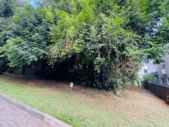 Imagem: Terreno À Venda em Condomínio Fechado