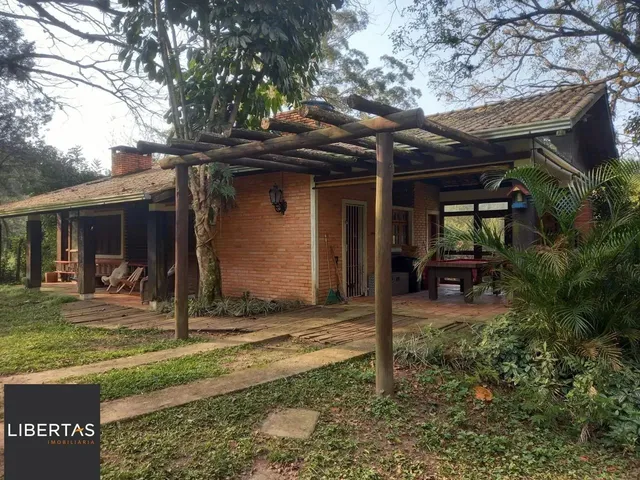 Imagem: A fazenda possui 2 Dormitórios, 1 Suíte, 149m² de Área