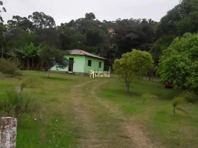 Imagem: A fazenda possui 2 Dormitórios, 1 Banheiro, 70m² de Área