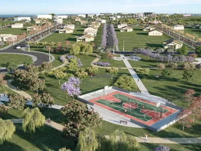 Imagem: O terreno possui 200m² de Área, Imóvel novo e está