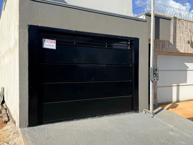 Imagem: A casa possui 3 Dormitórios, 1 Suíte, 2 Banheiros, 1 Vaga