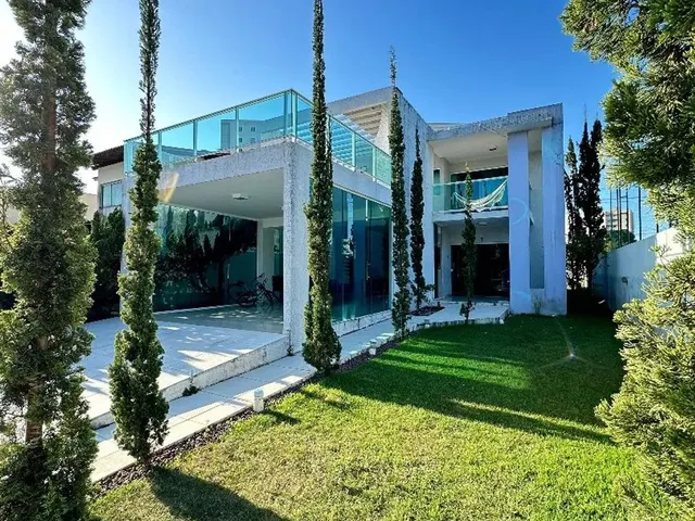 Imagem: A casa em condomínio possui 4 Dormitórios, 4 Suítes, 5