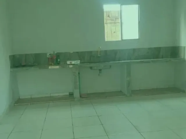 Imagem: A casa possui 3 Dormitórios, 1 Banheiro, 1 Vaga na