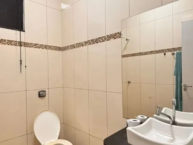Imagem 3: Casa Bem Localizada, 3 Quartos/2 Suítes, Garagem Coberta para 2 Carros, Sacada Aberta