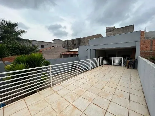 Imagem 8: Casa Bem Localizada, 3 Quartos/2 Suítes, Garagem Coberta para 2 Carros, Sacada Aberta