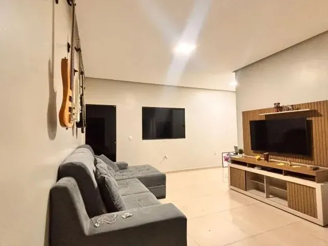 Imagem 5: Casa Bem Localizada, 3 Quartos/2 Suítes, Garagem Coberta para 2 Carros, Sacada Aberta