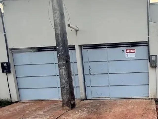 Imagem: A casa possui 2 Dormitórios, 1 Banheiro, 1 Vaga na garagem