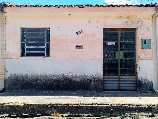 Imagem: Vendo Casa com Área para Construir!