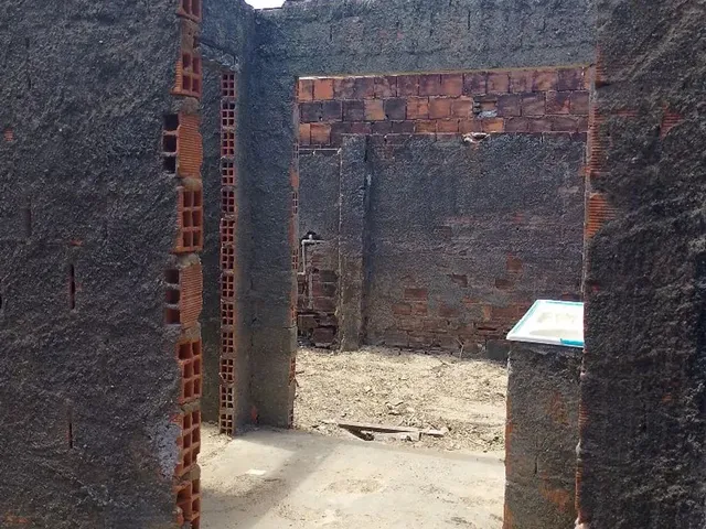 Imagem 6: Vendo Casa com Área para Construir!