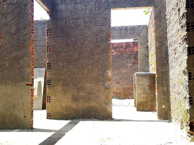 Imagem 2: Vendo Casa com Área para Construir!