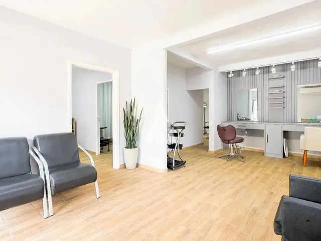 Imagem: Casa Comercial com 8 Quarto(S) À Venda
