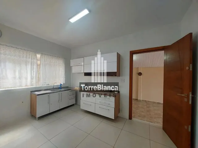 Imagem 13: Locação - Casa com 4 Quartos, 4 Vagas de Garagem, Churrasqueira, Próximo a Cantina