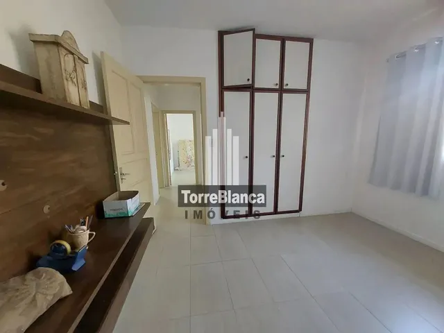 Imagem 5: Locação - Casa com 4 Quartos, 4 Vagas de Garagem, Churrasqueira, Próximo a Cantina