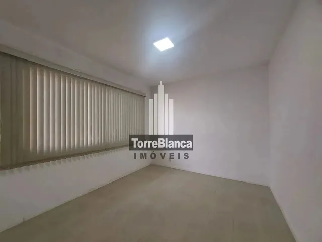 Imagem 8: Locação - Casa com 4 Quartos, 4 Vagas de Garagem, Churrasqueira, Próximo a Cantina