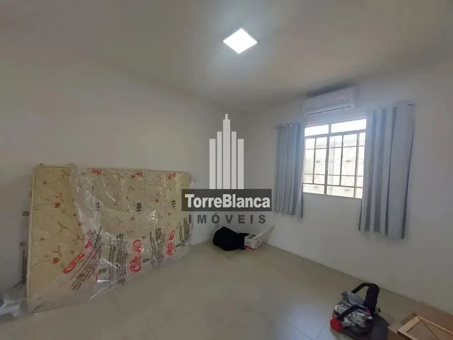 Imagem 7: Locação - Casa com 4 Quartos, 4 Vagas de Garagem, Churrasqueira, Próximo a Cantina