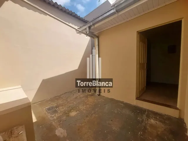 Imagem 6: Locação - Casa com 4 Quartos, 4 Vagas de Garagem, Churrasqueira, Próximo a Cantina