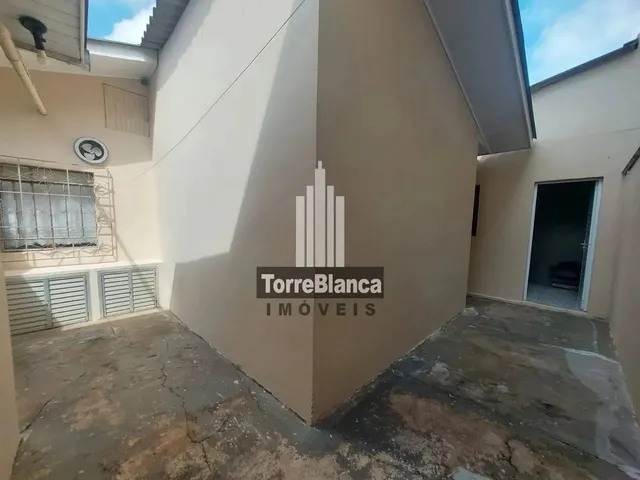 Imagem 10: Locação - Casa com 4 Quartos, 4 Vagas de Garagem, Churrasqueira, Próximo a Cantina